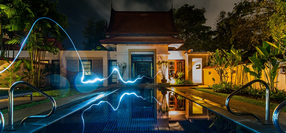 Unsplash - Ihor Saveliev Auch vor Einbrüchen oder Überspannung durch Stromschläge kann ihr Smart Home vesichert werden.