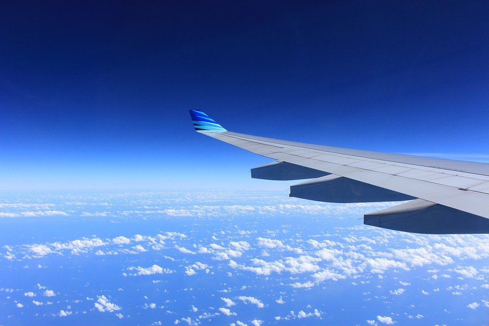 Lufthansa Flugreise Blick aus dem Flugzeug