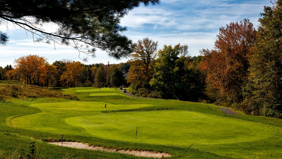 Panorama eines Golfplatzes Golfplatz im Panorama